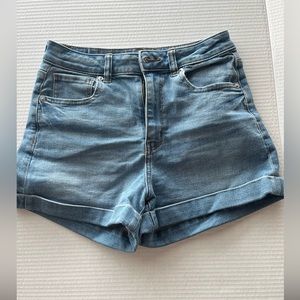 American Eagle Mom short